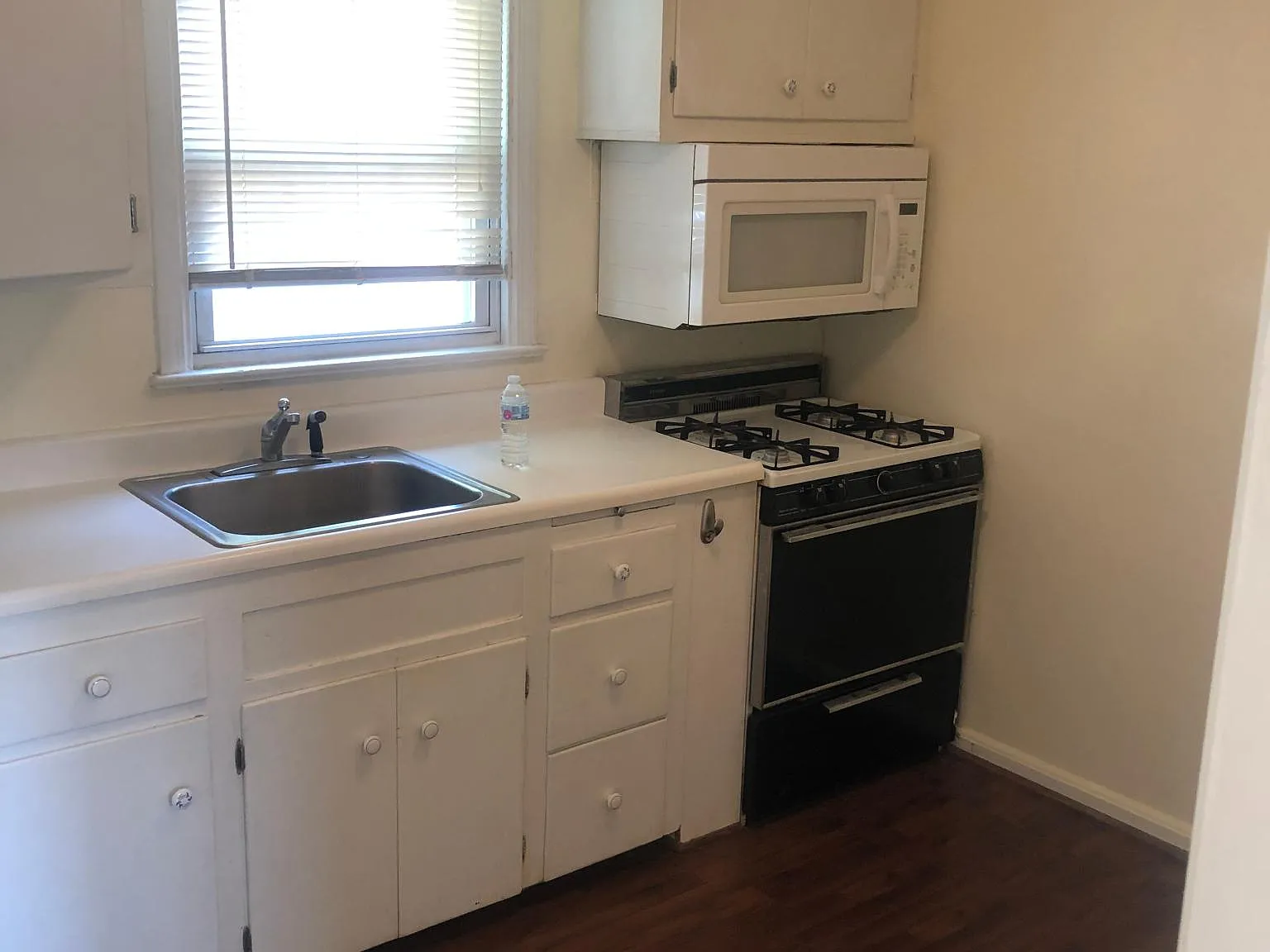 379 Aurora Ave — Photo 2