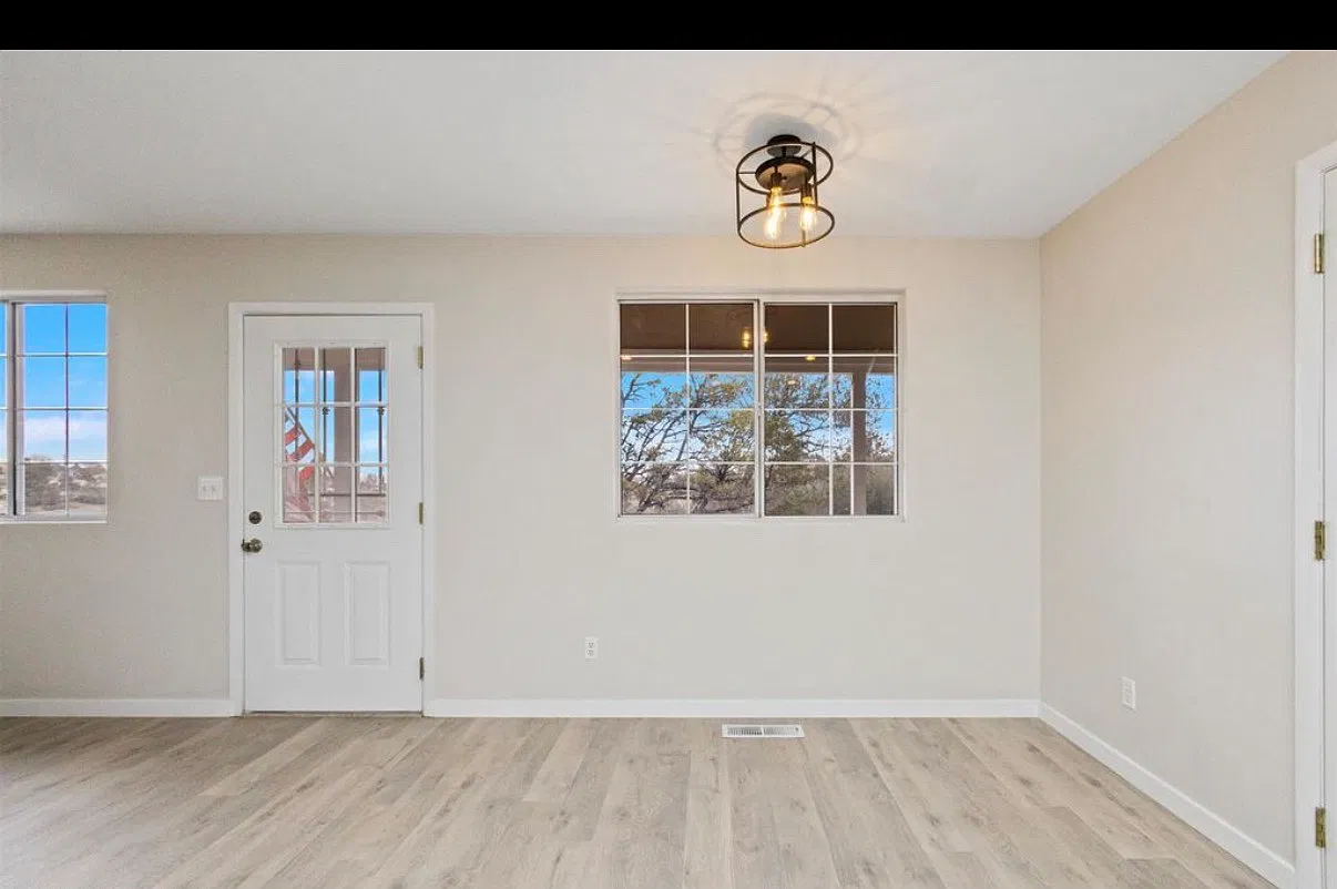 4700 E Julie Dr — Photo 4
