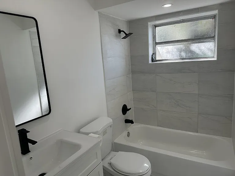 890 SW 28th St #1 — Photo 2