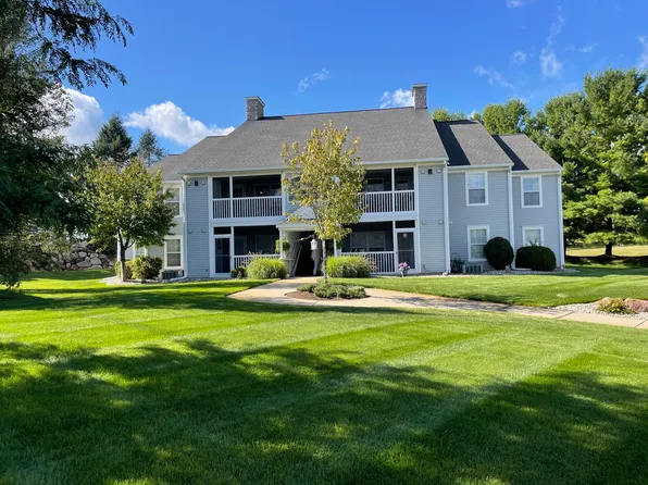 732 W Barrington Cir, Jackson, MI 49203