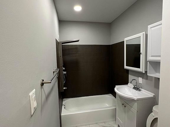 5th image of 240 W Mount Pleasant Ave #16