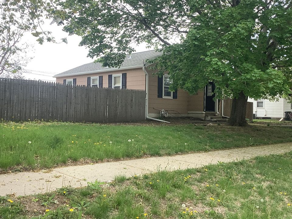 2nd image of 218 N Iowa Ave