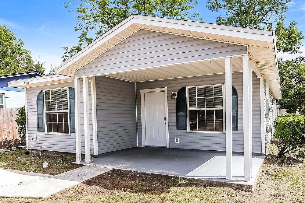 3 bed, 2.0 bath, 1077 sqft, $1,245 — Photo 3