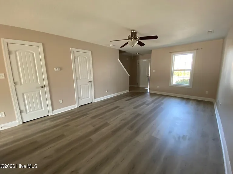 127 W Murrow Ln — Photo 4