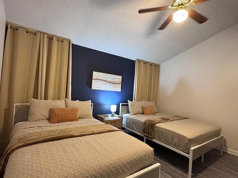 7503 Hunters Hollow Ln — Photo 1