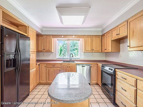 5th image of 6720 Westview Dr