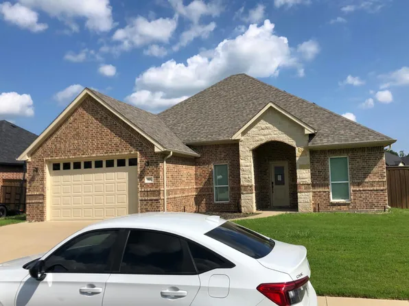906 Stone Meadow Dr, Mabank, TX 75147