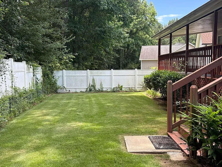 403 Saint Dunstans Ct — Photo 32