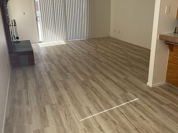 4th image of 209 S Gold Canyon St