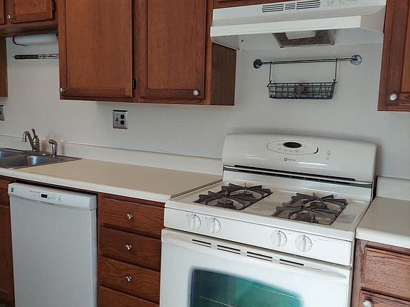 3rd image of 158 Kenwood Dr