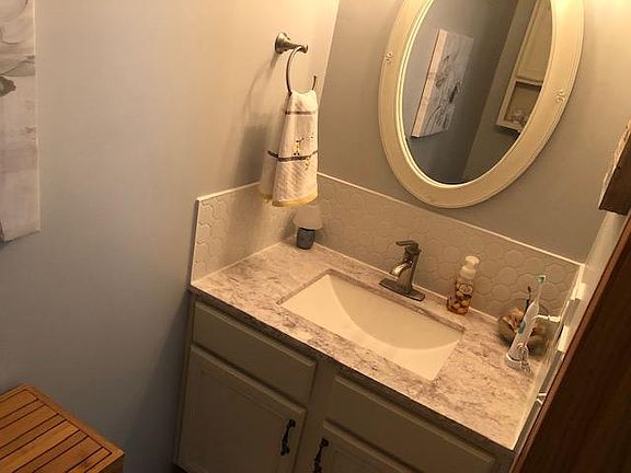 3rd image of 651 Sturbridge Dr Unit 9