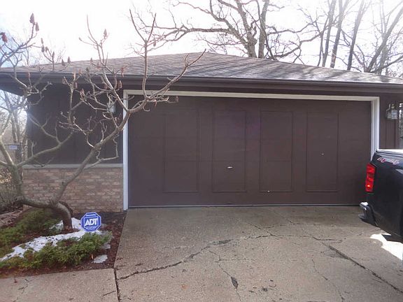 3rd image of 2829 W Grandmore Ave