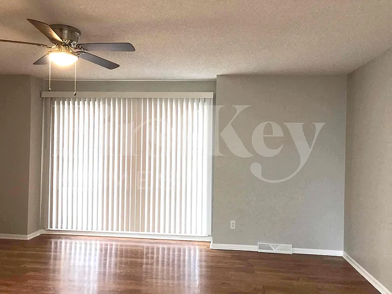 8802 W 95th Ter — Photo 3