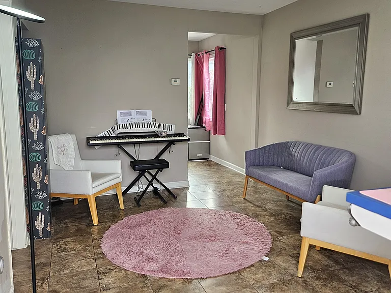 713 Loring St — Photo 3