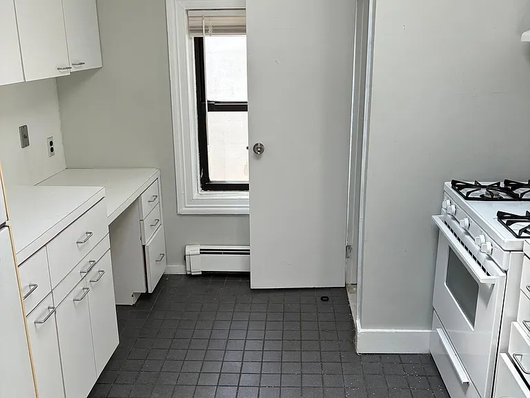 504 Court St #5 — Photo 11