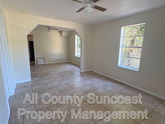 4th image of 2134 Saxon St