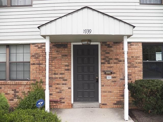 1st image of 1939 Chaucer Dr APT D