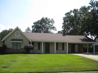 120 Comanche Dr, Hattiesburg, MS 39402