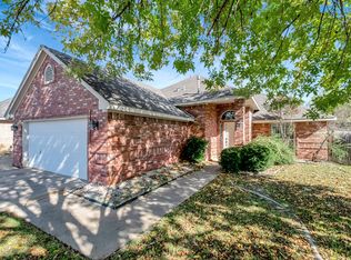 6028 Bent Creek Dr, Haltom City, TX 76137