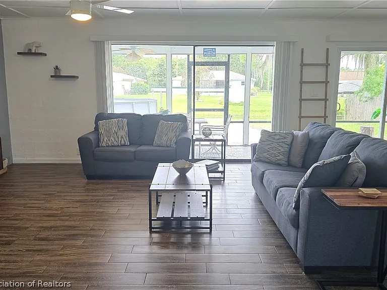 639 Killarney Dr — Photo 12
