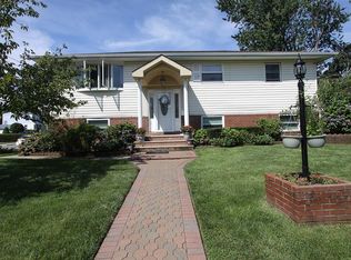 79 Thorens Ave, Garden City Park, NY 11040