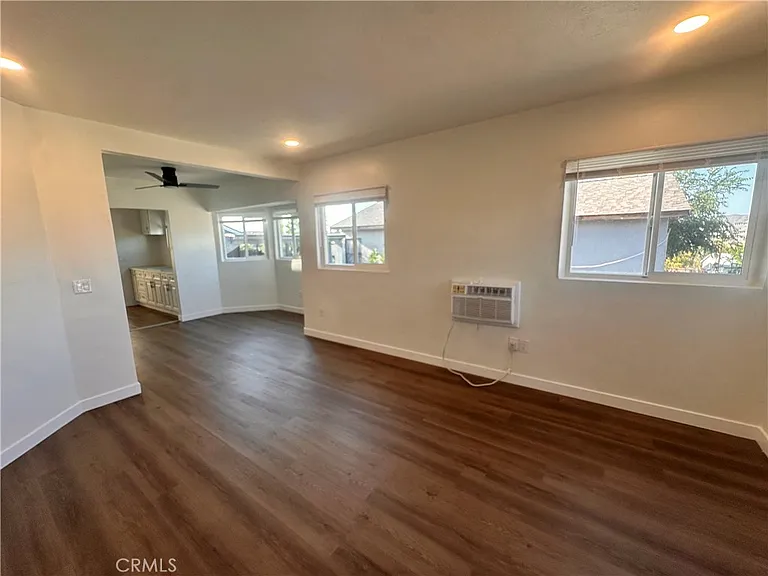 314 Wilshire Pl — Photo 7