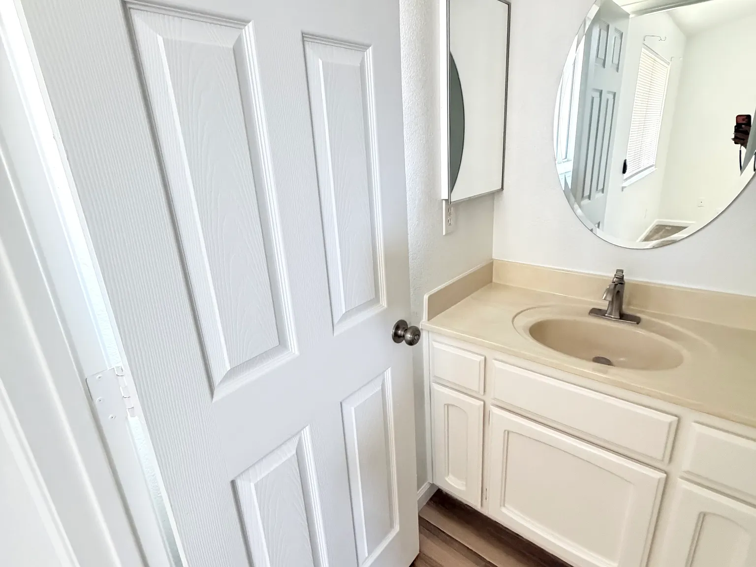 3 bed, 1309 sqft, $2,300 — Photo 2