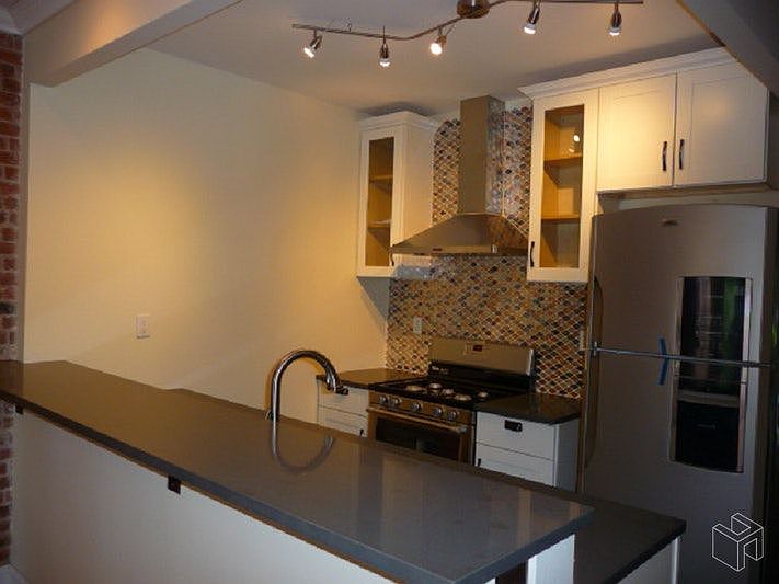 2nd image of 287 5th Ave APT 3