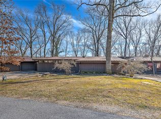 908 E Lakeview Dr, Rogers, AR 72756
