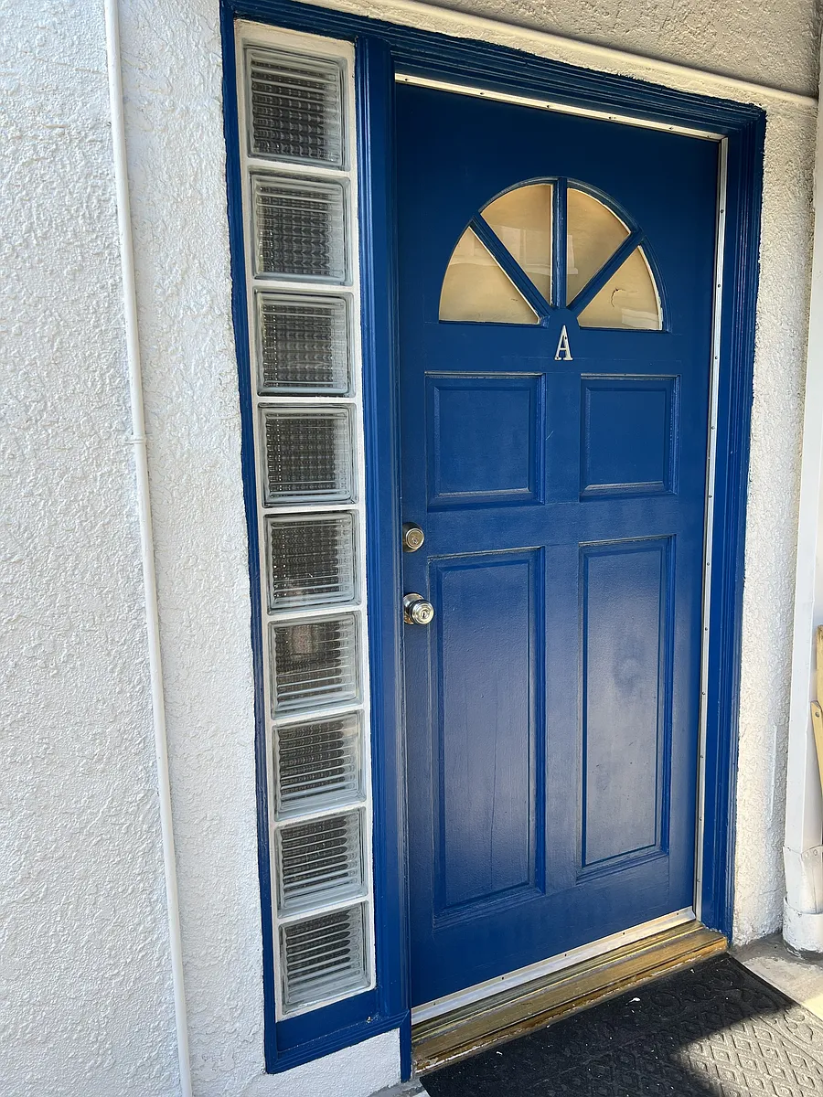 Front Door - 626 N Mariposa Ave #A