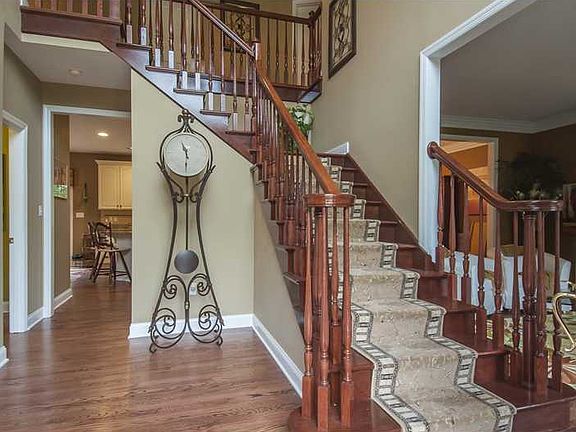 3rd image of 404 Honey Locust Dr