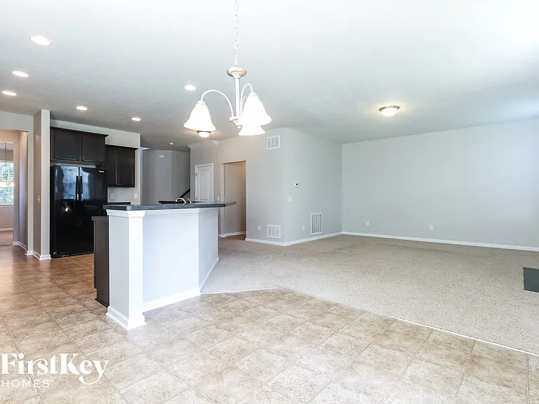 11231 Dobbins Dr — Photo 4