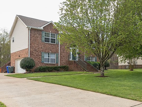 2nd image of 105 Oak Park Ct