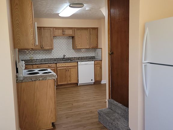 3rd image of 15546 Portage St