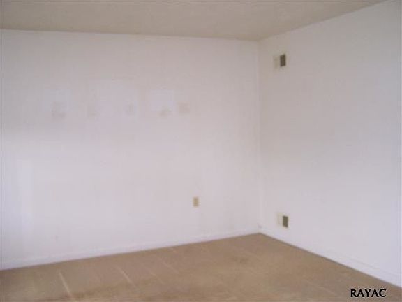 2nd image of 11 Oxwood Cir