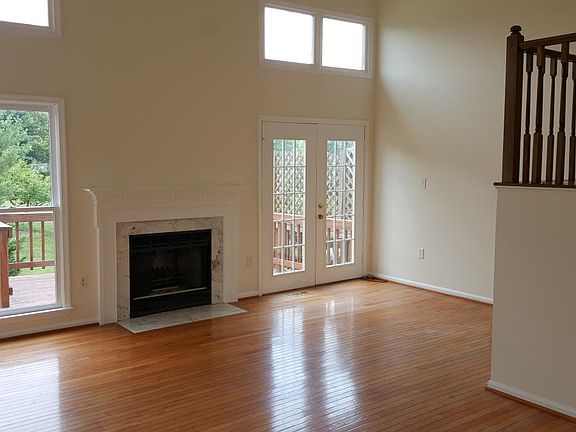 3rd image of 46951 Trumpet Cir