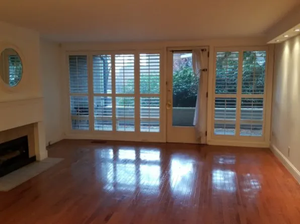 10903 Glen Acres Dr S APT A, Seattle, WA 98168