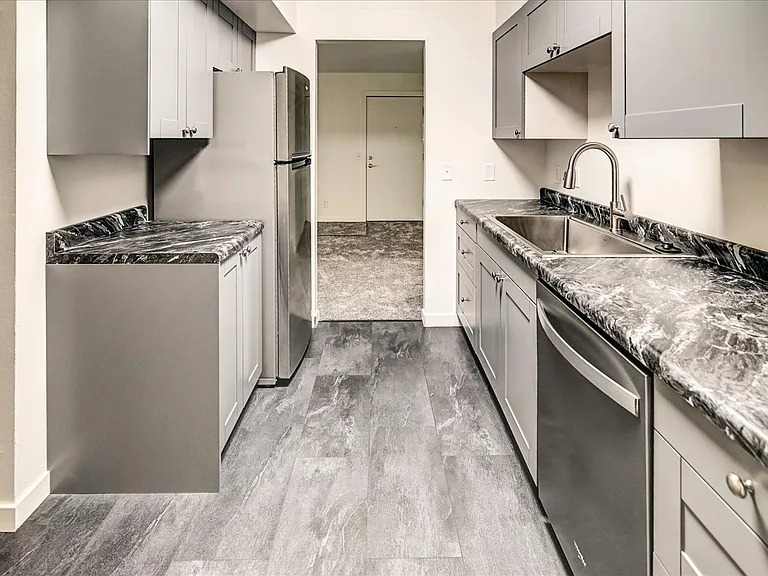 1802 Lake Point Dr #4 — Photo 9