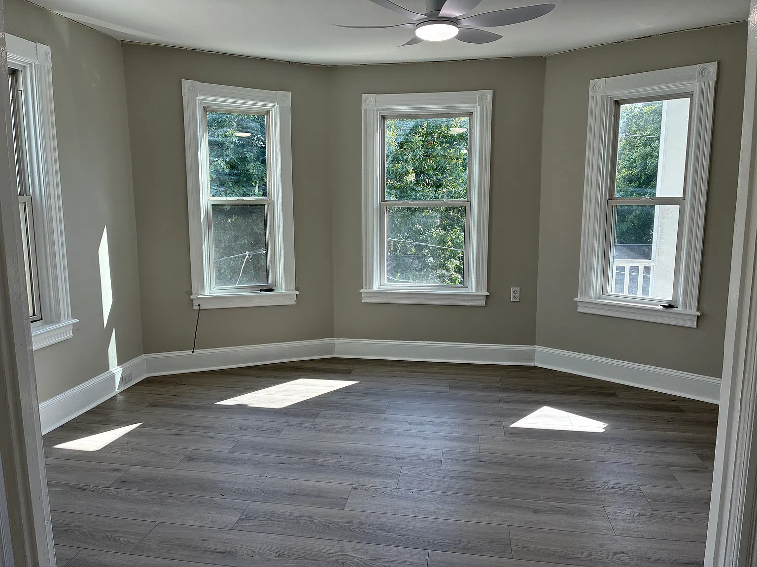 3 bed, 1150 sqft, $2,200 — Photo 3