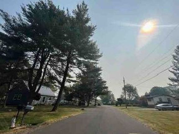 Exterior Neighborhood (street photo)