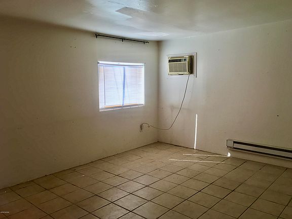 5th image of 851 W Calle Antonia