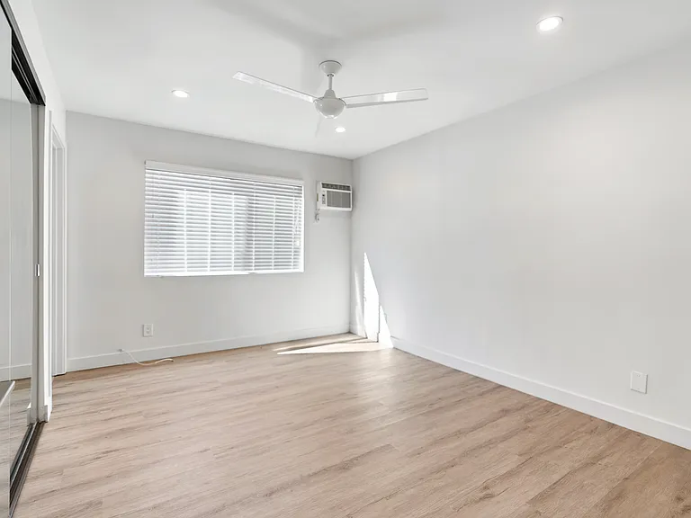 4053 W 23rd St #B — Photo 14