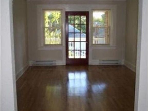 3rd image of 634 Connecticut Ave APT 1-6