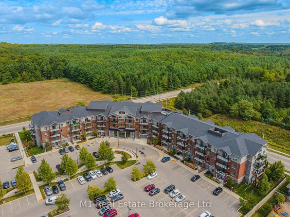35 Kingsbury Sq Unit 215, Guelph, ON N1L 0J4