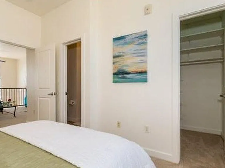 4645 Broadway St #B3 — Photo 10