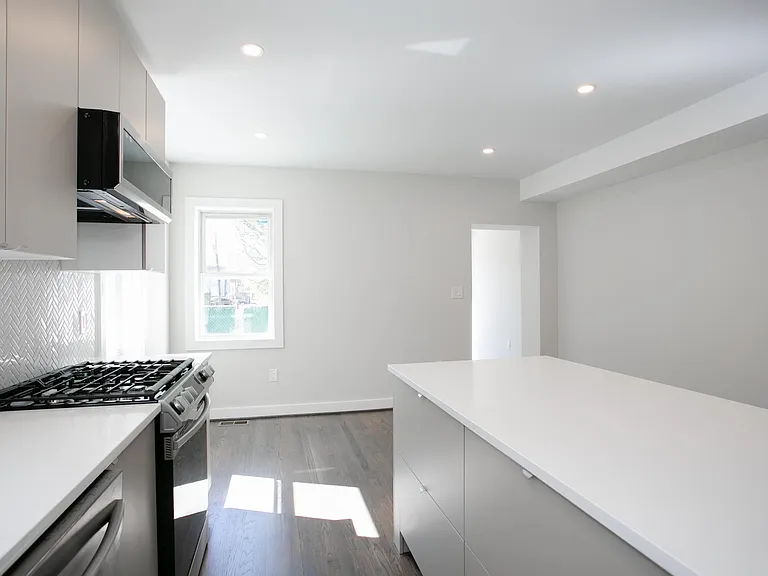 1214 Oronoco St — Photo 3