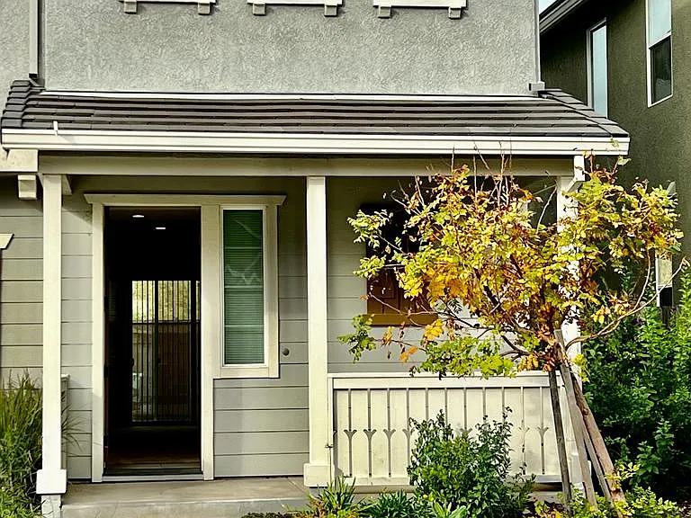 1335 Orchid Ct — Photo 3