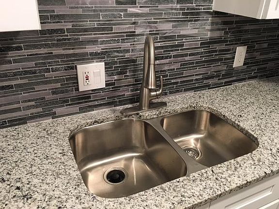 5th image of 4610 W Gray St Unit 203