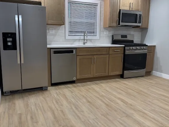 539 W Downer Pl, Aurora, IL 60506