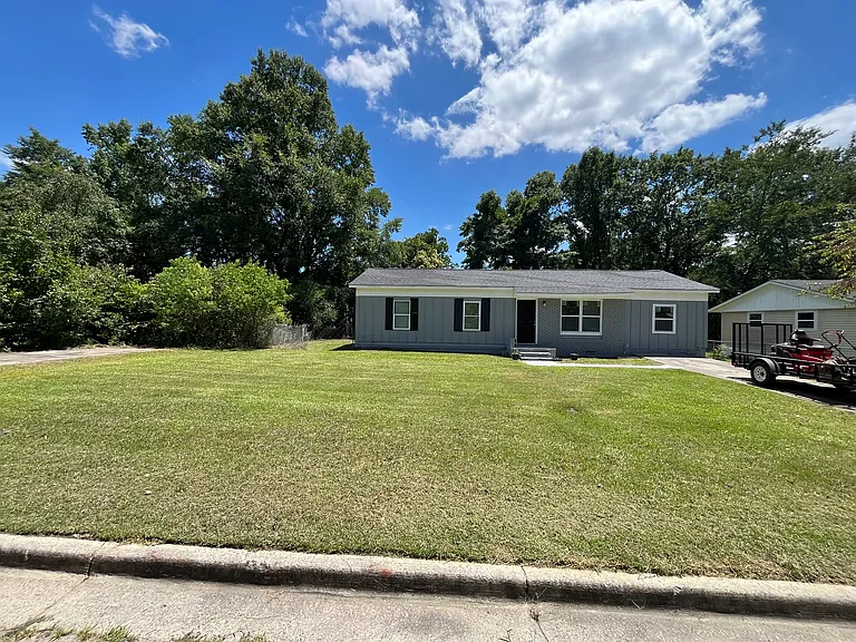 2844 Shamrock Ln — Photo 2